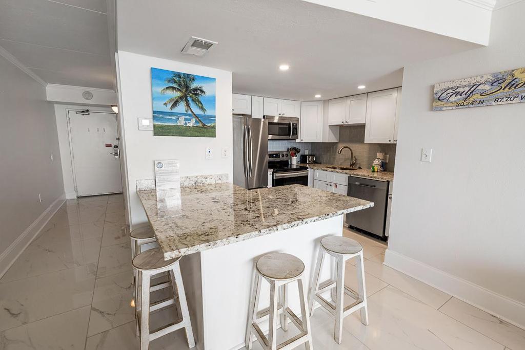 Island Winds East 308 By Albvr - Beautifully Renovated Beachfront Condo & Steps Away From Hangout & More! Gulf Shores Buitenkant foto